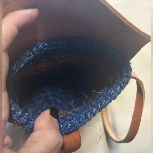 Woven Blue & Brown Crossbody Bucket Bag Leather Patterned Top Closure Straps - Picture 13 of 15
